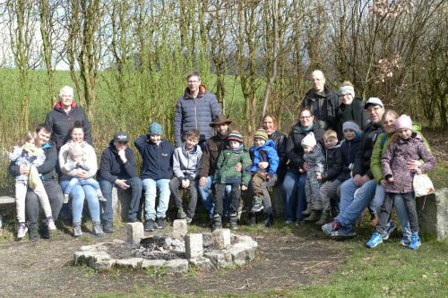 Gruppenbild am Lagerfeuer